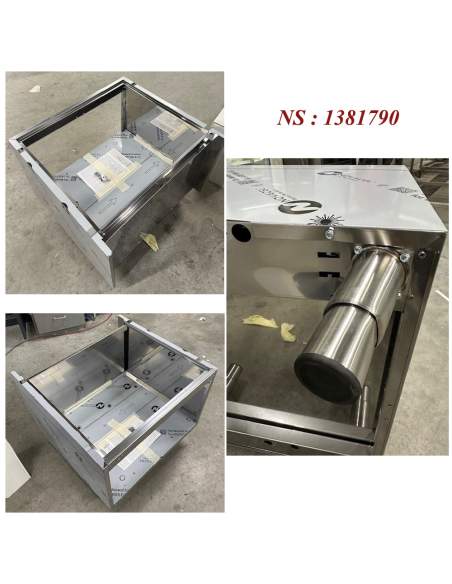 Soubassement ouvert, sur pieds inox réglables