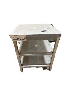 Table de travail avec 2 sous-tablettes mm : 600X700XH900